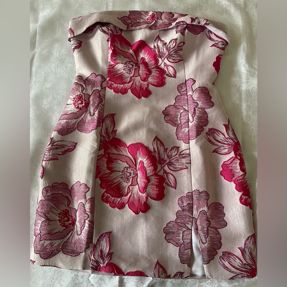 Wore once. All sales are final. No refund, return or exchange